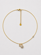 Aida, collier fine chaîne dorée à pendentifs zircons, packshot sur fond clair