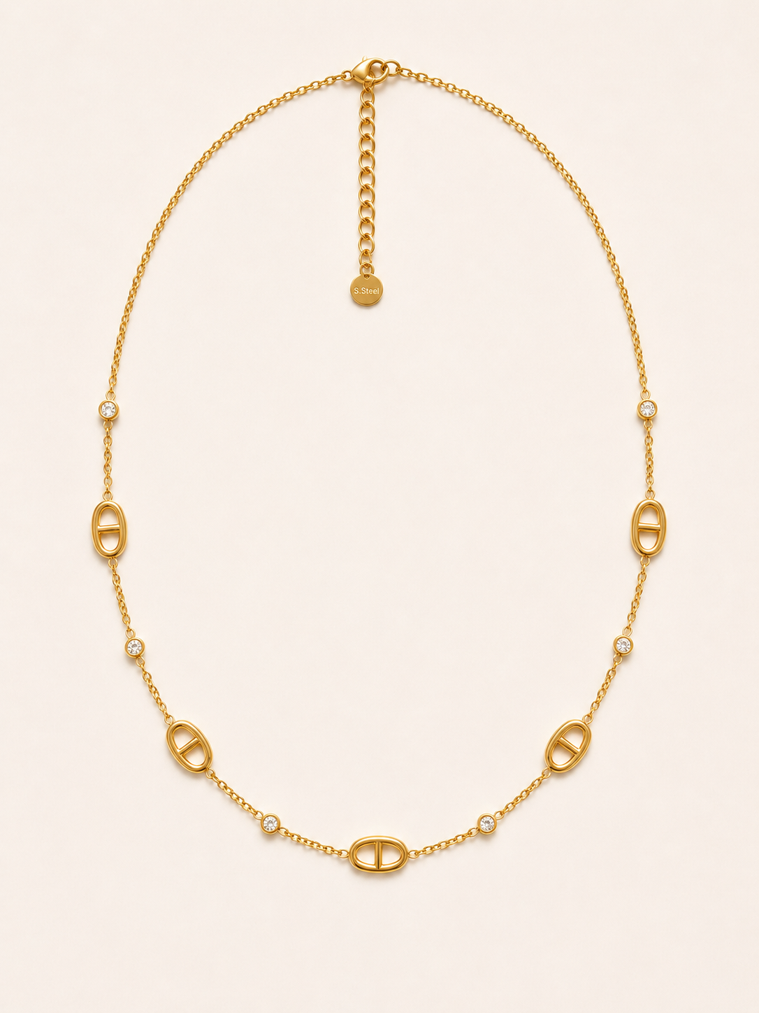 Aubine, collier fine chaîne dorée à maillons marine et zircons, packshot